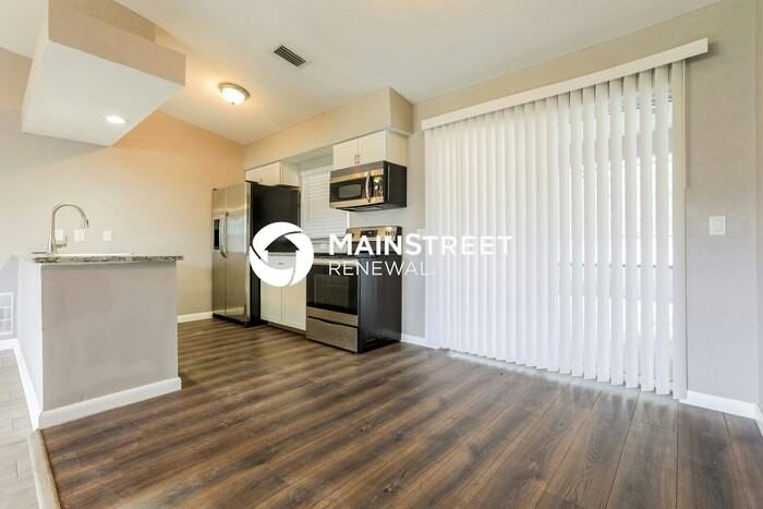 4826 Hurley Ave - Photo 4 of 15