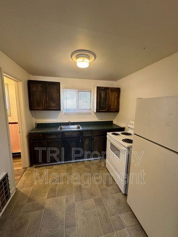 816 22nd St #23 - Photo 4 of 5