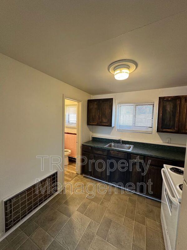 816 22nd St #23 - Photo 5 of 5