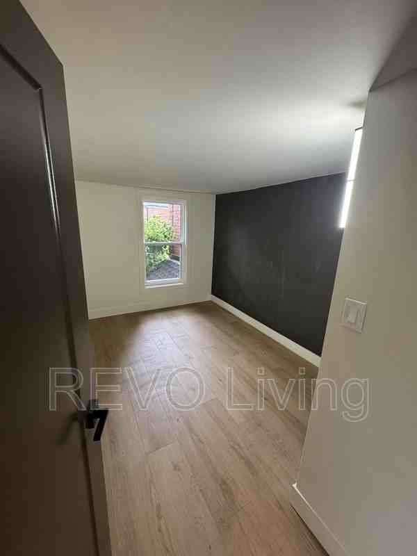 151 Colborne St #151-5 - Photo 4 of 11