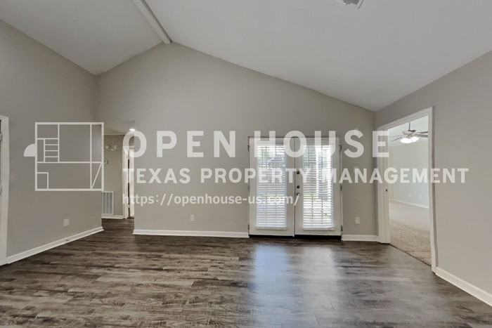 6823 Heather Hollow Dr - Photo 5 of 20