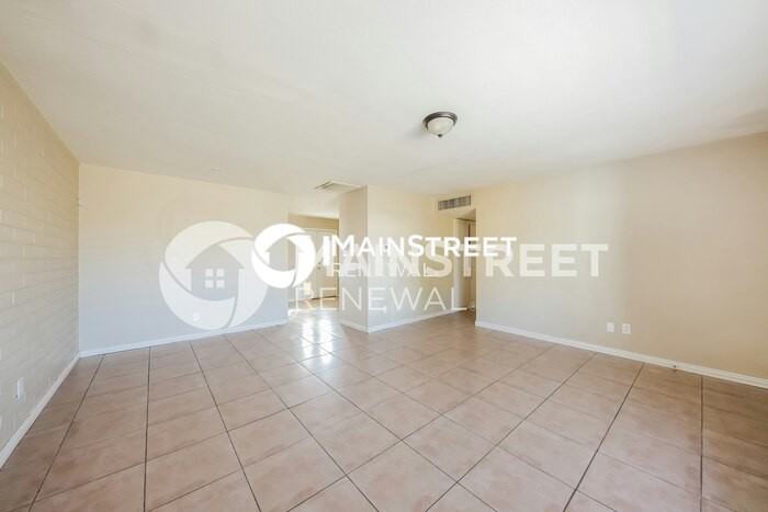 4627 N 47th Dr - Photo 4 of 16