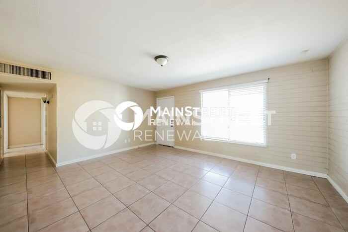 4627 N 47th Dr - Photo 5 of 16