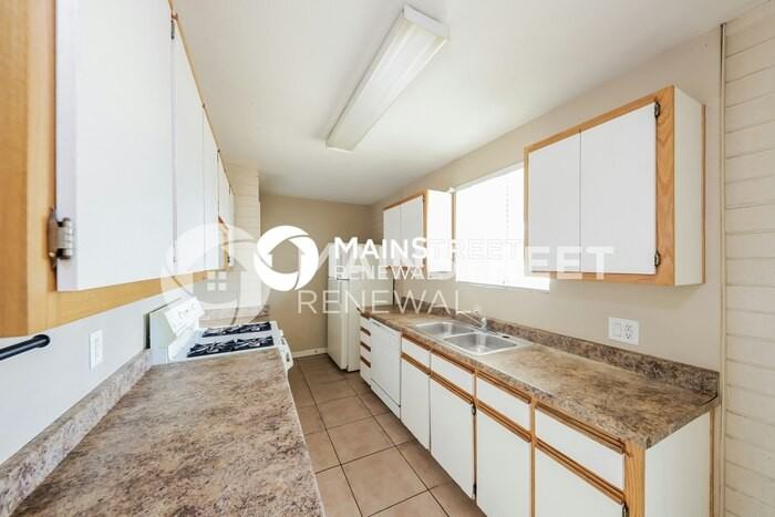 4627 N 47th Dr - Photo 7 of 16