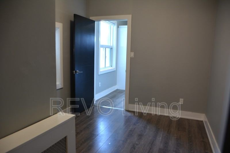 292 Welland Ave - Photo 4 of 6