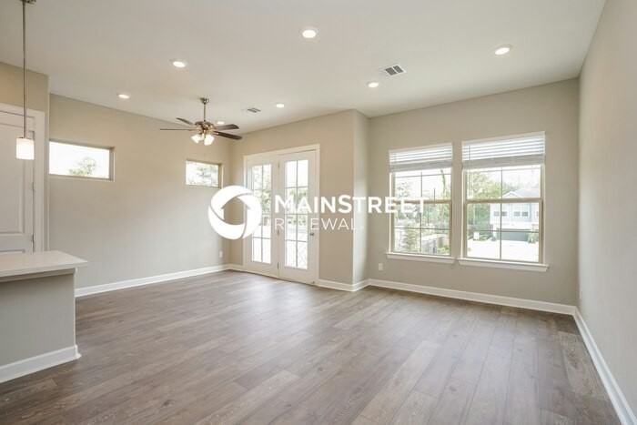 5121 Royal Heath Dr - Photo 4 of 17