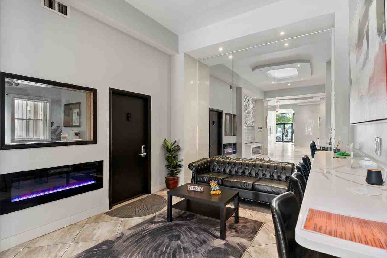 The Legacy HB at Clarendon Park - Photo 3 of 31