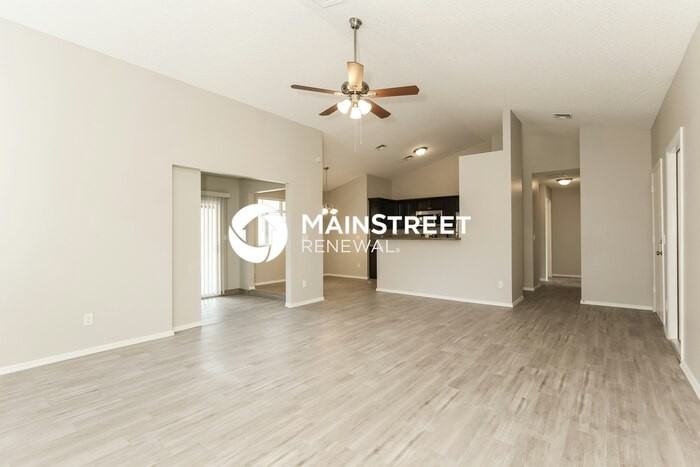 10048 W Mariposa St - Photo 3 of 15