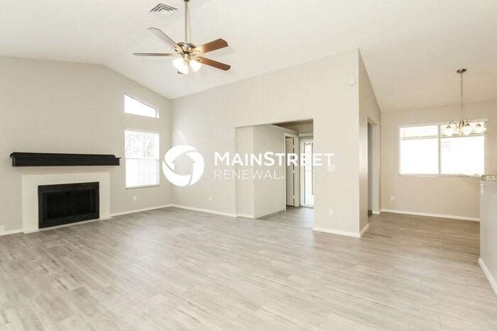 10048 W Mariposa St - Photo 4 of 15