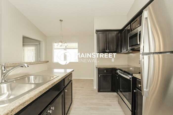 10048 W Mariposa St - Photo 5 of 15
