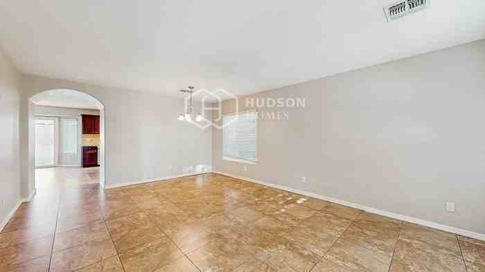 5805 S 27th Ln - Photo 3 of 34