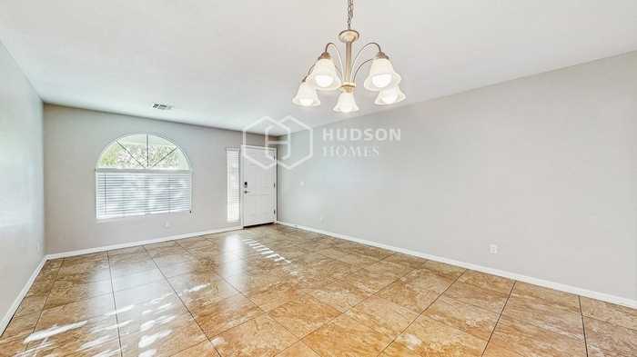 5805 S 27th Ln - Photo 4 of 34