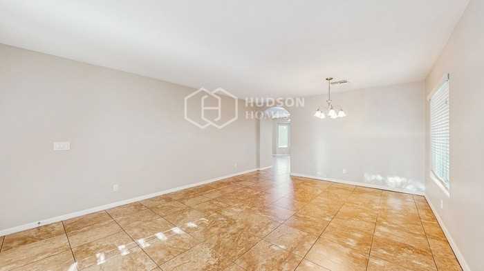 5805 S 27th Ln - Photo 5 of 34