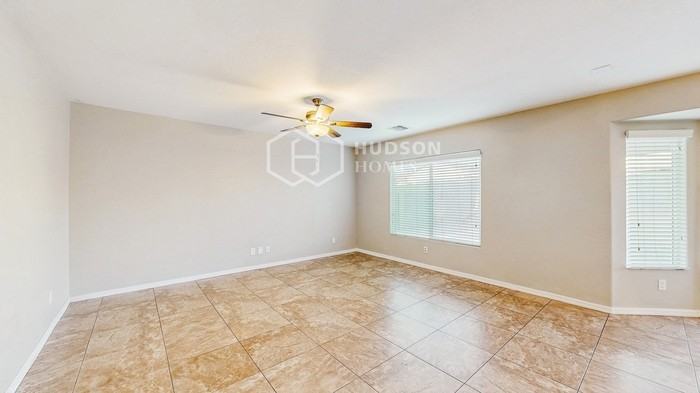 5805 S 27th Ln - Photo 6 of 34