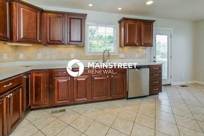 8904 Chesney Oaks Ln - Photo 5 of 16