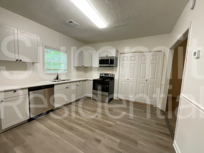 2431 Saint Paul Ave Nw - Photo 4 of 14