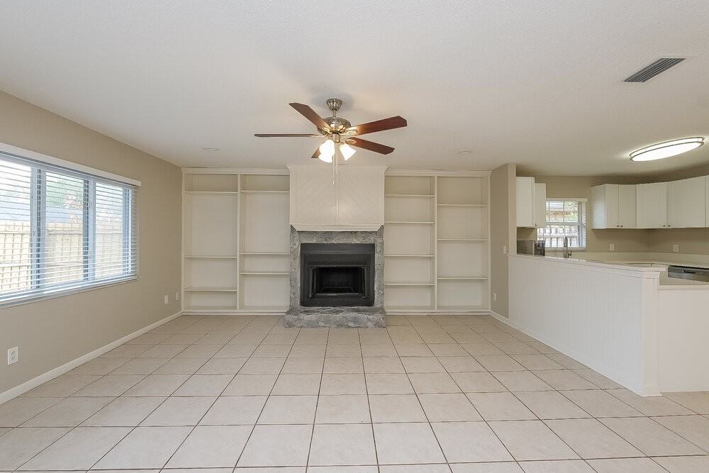 15709 Squirrel Tree Pl - Photo 4 of 16