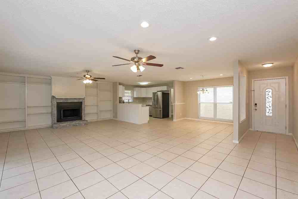 15709 Squirrel Tree Pl - Photo 5 of 16