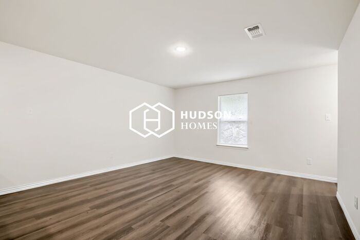 514 E Shepherd St - Photo 3 of 14