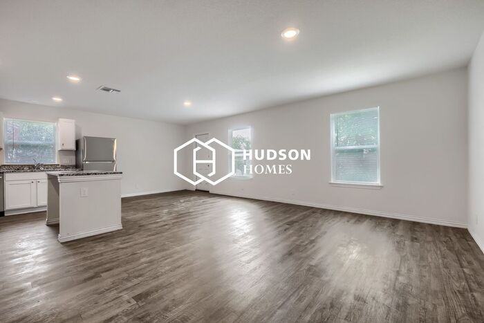 223 W Baxter St - Photo 4 of 14