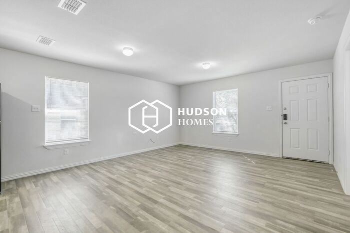 2525 N Tenneha Ave - Photo 3 of 14
