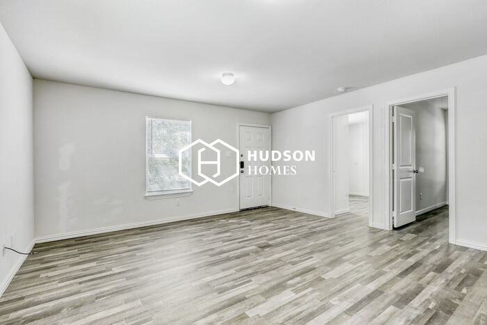 2525 N Tenneha Ave - Photo 4 of 14