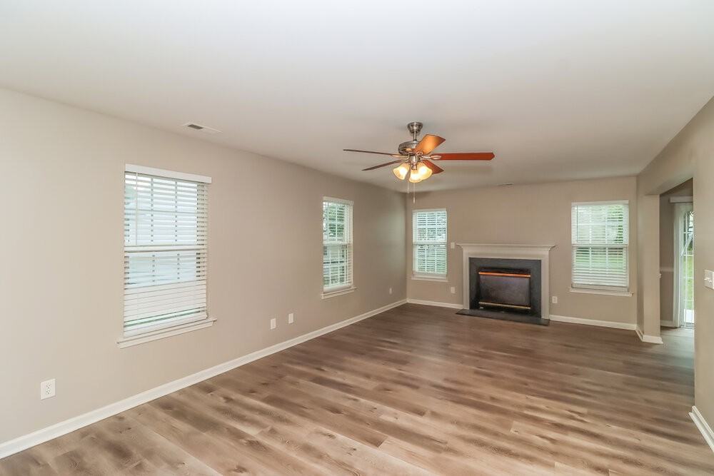 2432 Acadia Ct - Photo 6 of 17