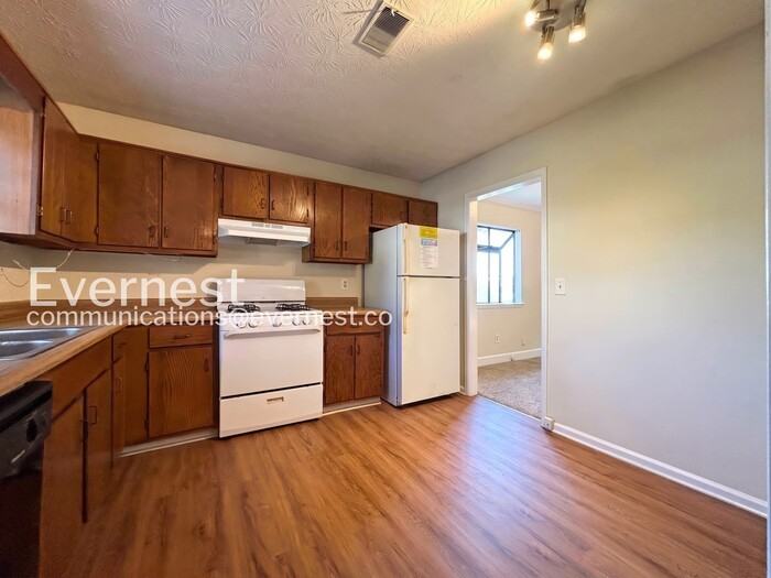 1174 Ridgecrest Ln Se - Photo 2 of 22