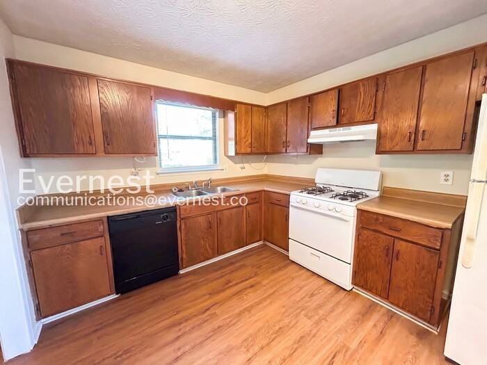 1174 Ridgecrest Ln Se - Photo 3 of 22