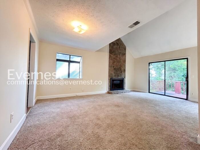 1174 Ridgecrest Ln Se - Photo 4 of 22