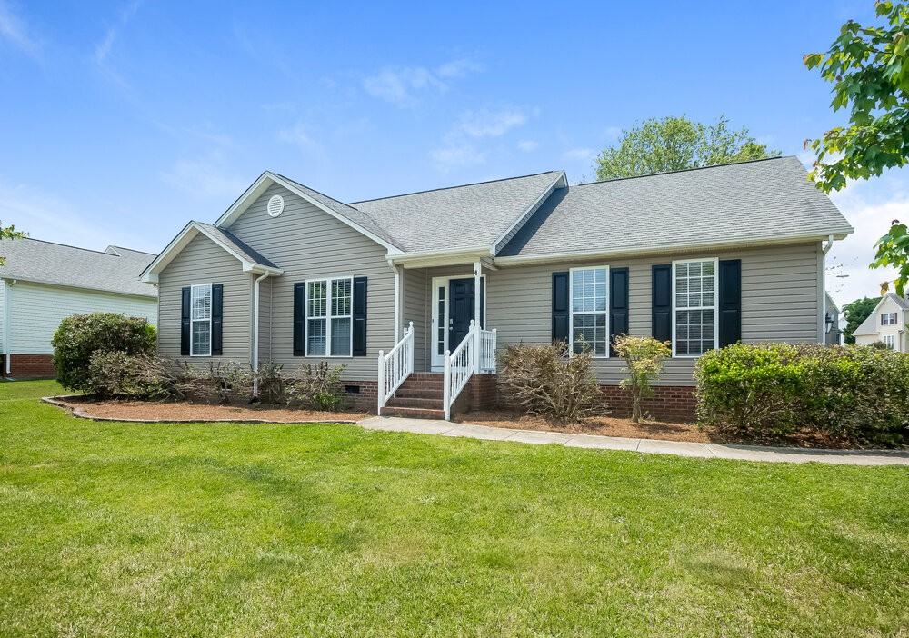 1004 Ayrshire Ln - Photo 3 of 16