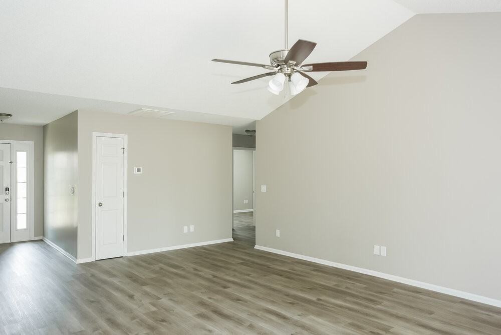 1004 Ayrshire Ln - Photo 6 of 16