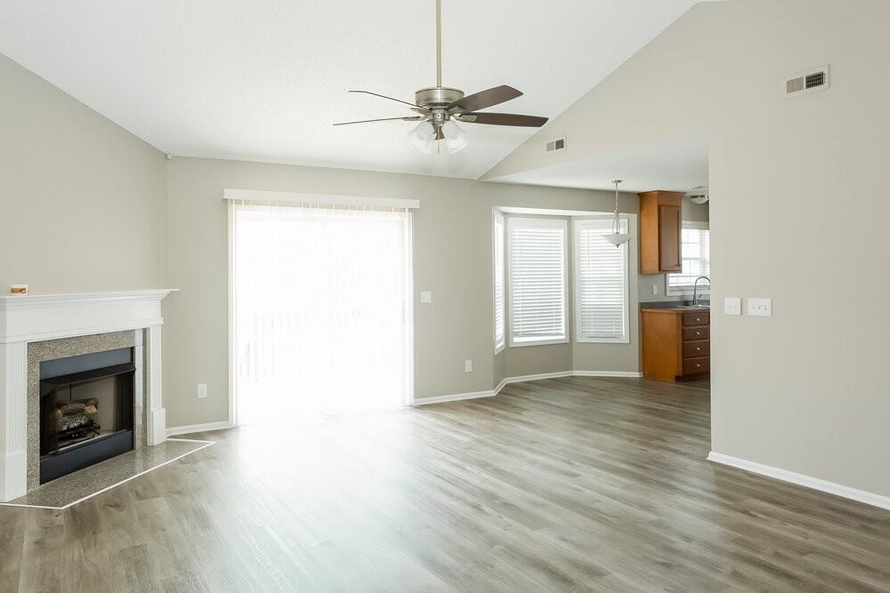 1004 Ayrshire Ln - Photo 7 of 16