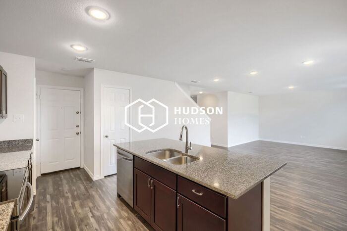 116 Goel St - Photo 4 of 12