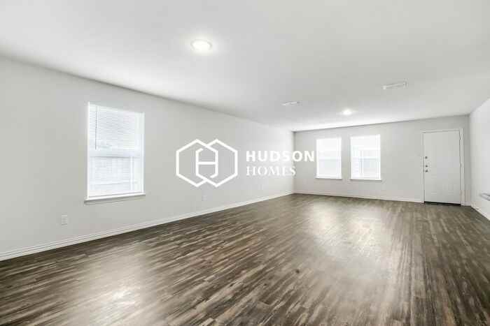 112 Goel St - Photo 2 of 13