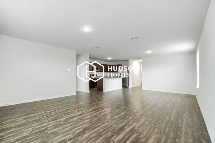 112 Goel St - Photo 3 of 13