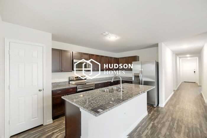 112 Goel St - Photo 4 of 13
