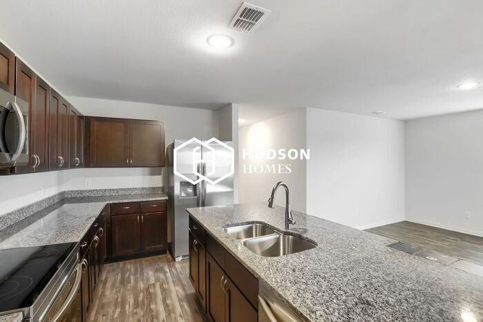 112 Goel St - Photo 5 of 13