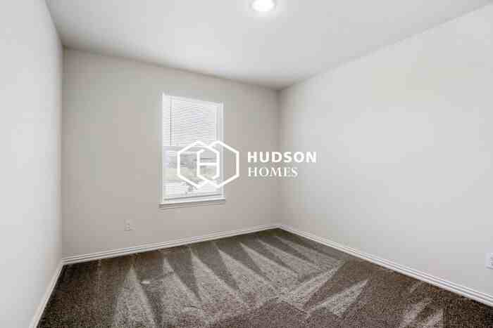 112 Goel St - Photo 6 of 13