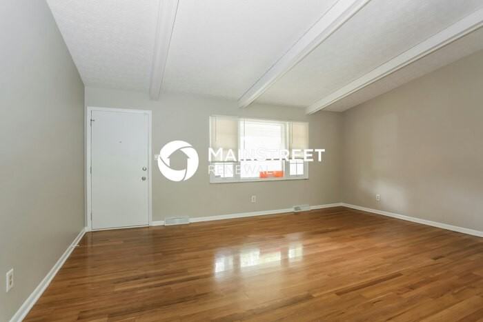5272 Rockport St - Photo 3 of 16