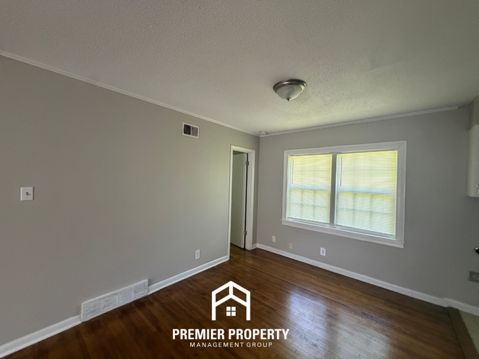 1629 Raymore Rd - Photo 5 of 16