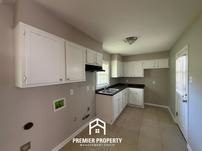 1629 Raymore Rd - Photo 6 of 16