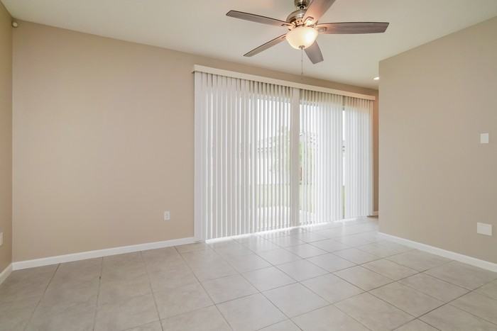 584 Lake Smart Blvd - Photo 4 of 16