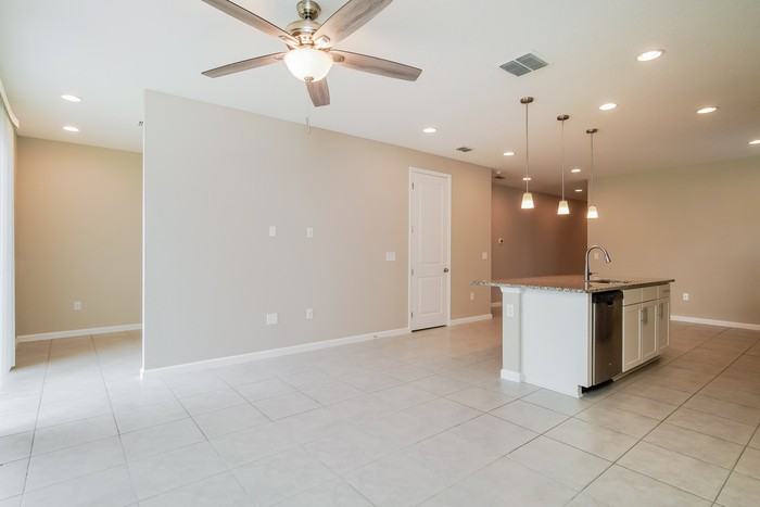 584 Lake Smart Blvd - Photo 6 of 16