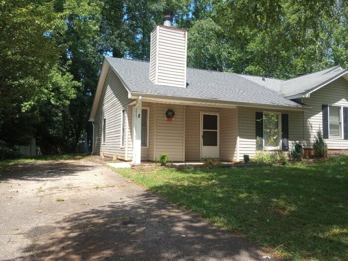 8 Charterhouse Ct - Photo 2 of 16