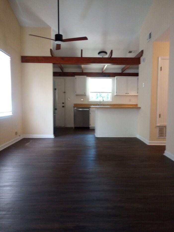 8 Charterhouse Ct - Photo 4 of 16