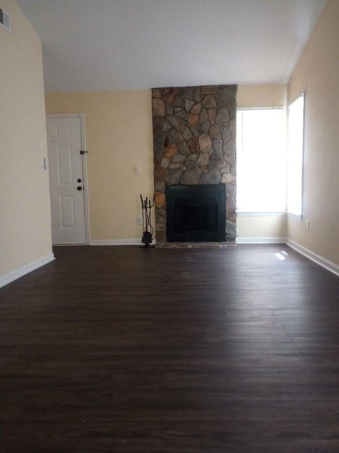 8 Charterhouse Ct - Photo 5 of 16