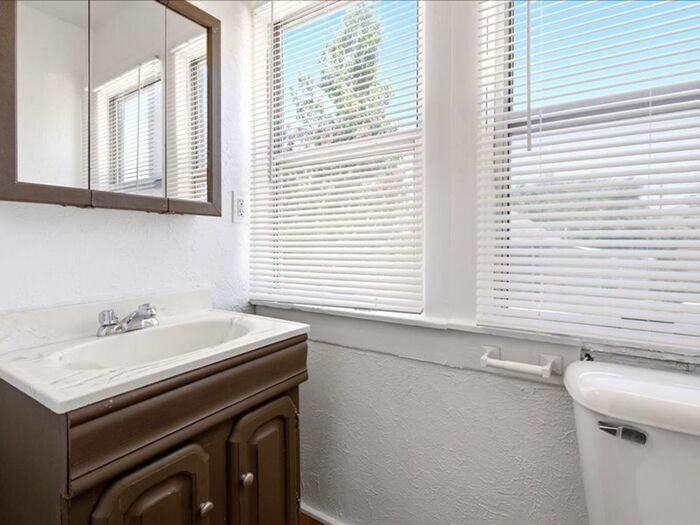 237 S 800 E #3-3 - Photo 4 of 21