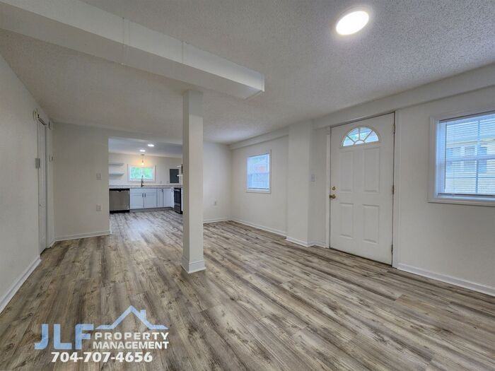 706 N Caldwell St - Photo 3 of 23