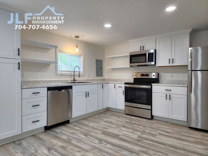 706 N Caldwell St - Photo 6 of 23